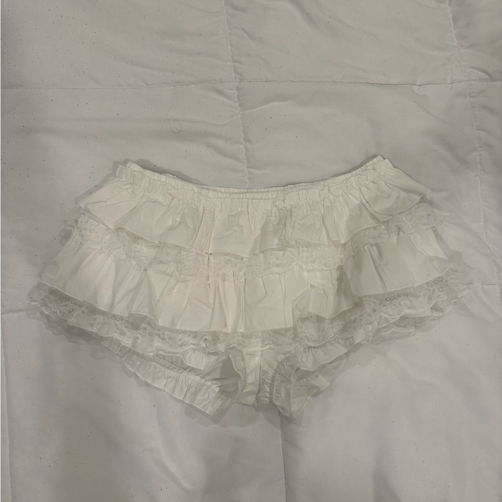 Edikted White Ruffle Shorts